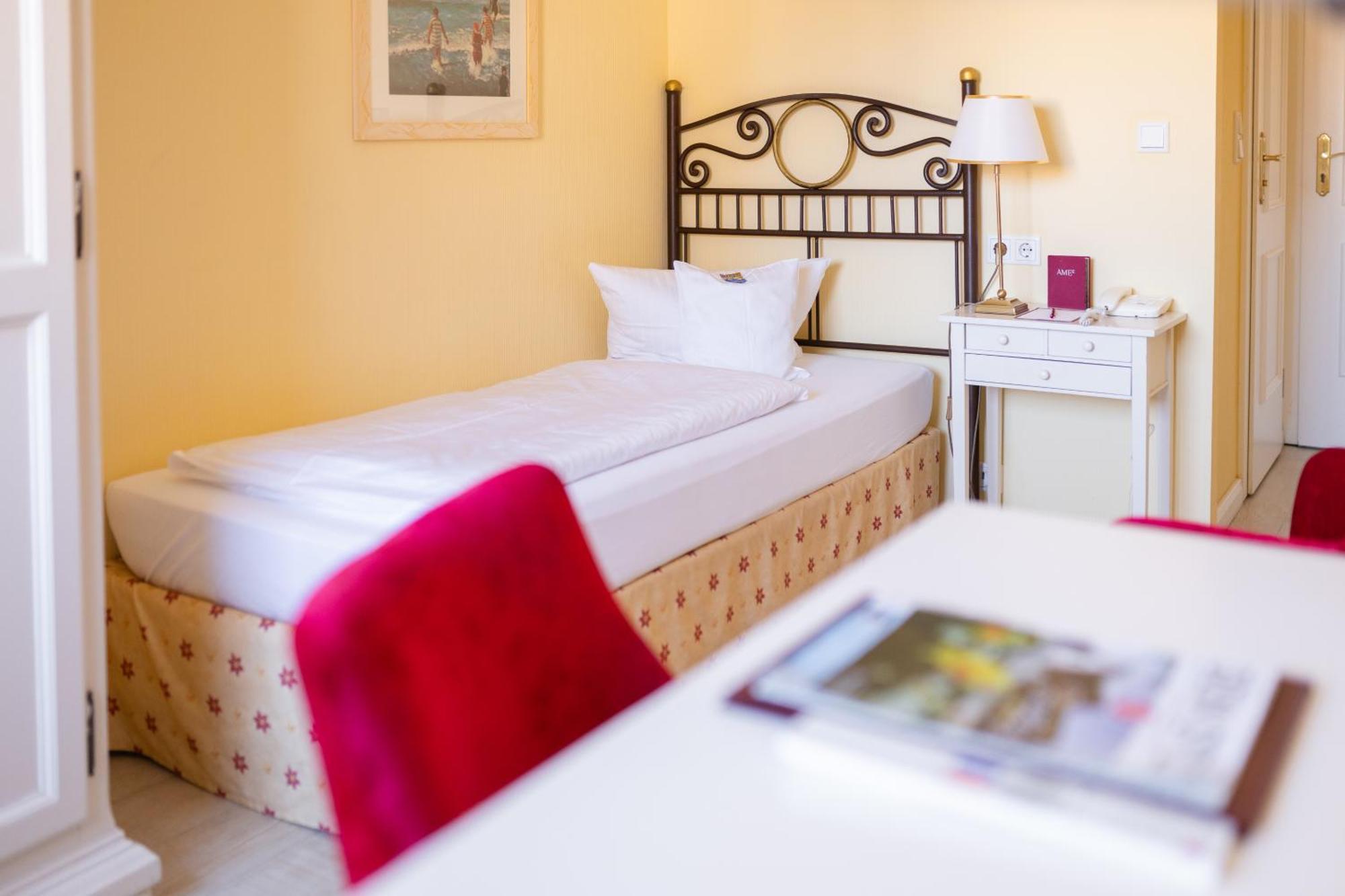 Hotel Duenenburg Westerland Bagian luar foto